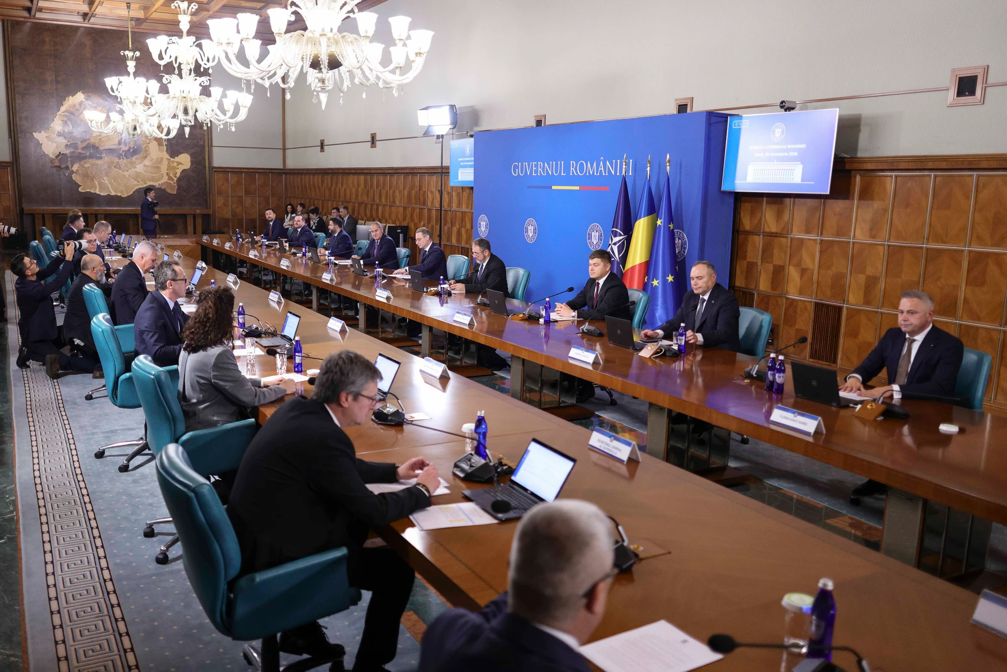 Ilustratie cu noul guvern Niculescu, la Palatul Cotroceni si Palatul Victoria, in Bucuresti, 20 octombrie 2026. — Inquam Photos / Octav Ganea