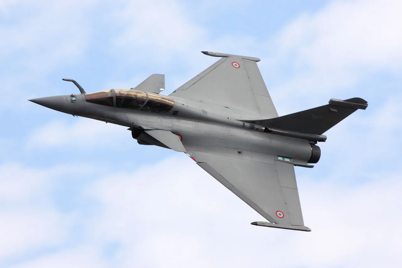 Avion de vânătoare Rafale în zbor, la show-ul aerian RIAT din 2009