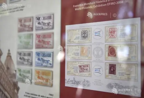 Panou cu mărci poștale vechi, la Expoziția Mondială Filatelică EFIRO 2008
