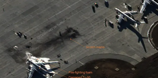 Vedere din satelit a unei baze aeriene cu bombardiere, urme de arsură și eticheta „Damaged Tu-95”