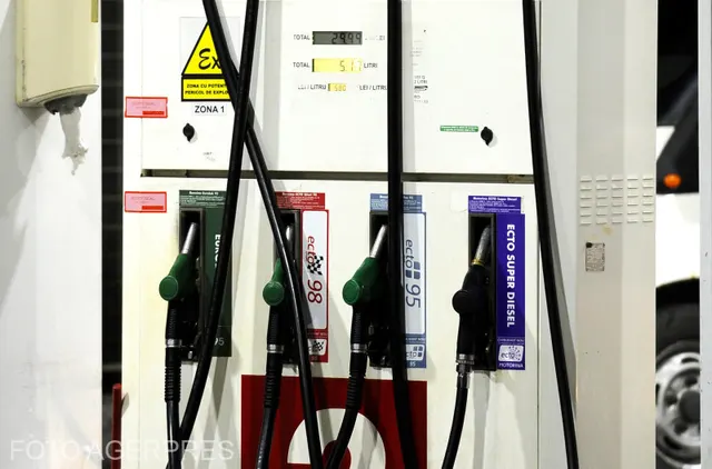 Pistoalele de alimentare ale unei pompe de carburant dintr-o benzinărie