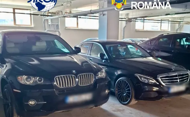 Autoturisme de lux, un BMW și un Mercedes, parcate într-un garaj subteran