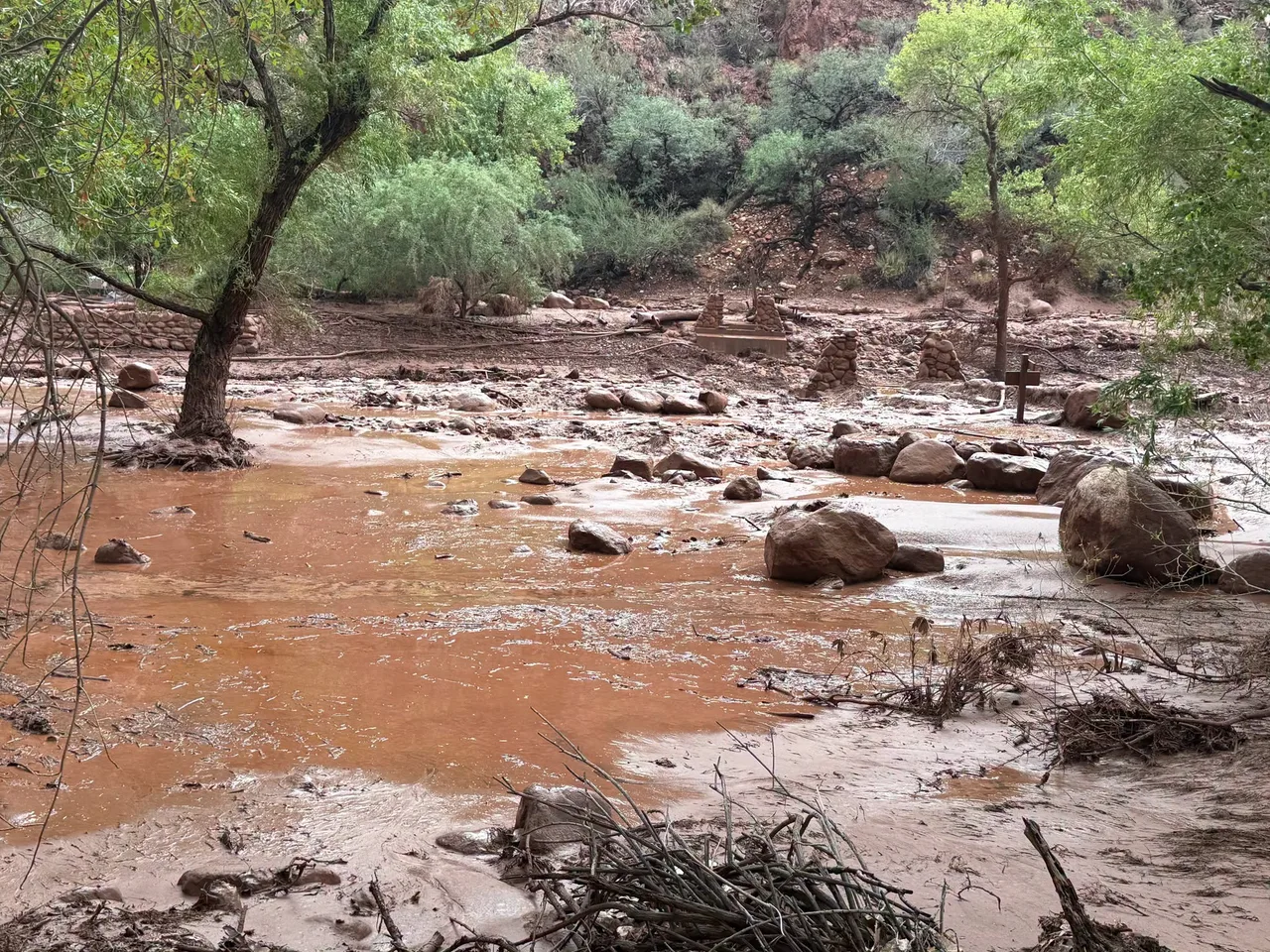 Viitură uriașă în Grand Canyon lasă peste 20 de oameni dispăruți