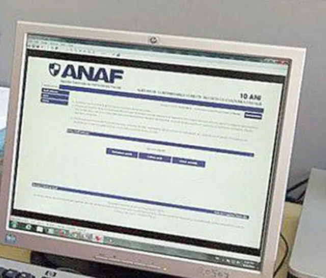 Monitor de calculator cu o pagină a site-ului ANAF deschisă