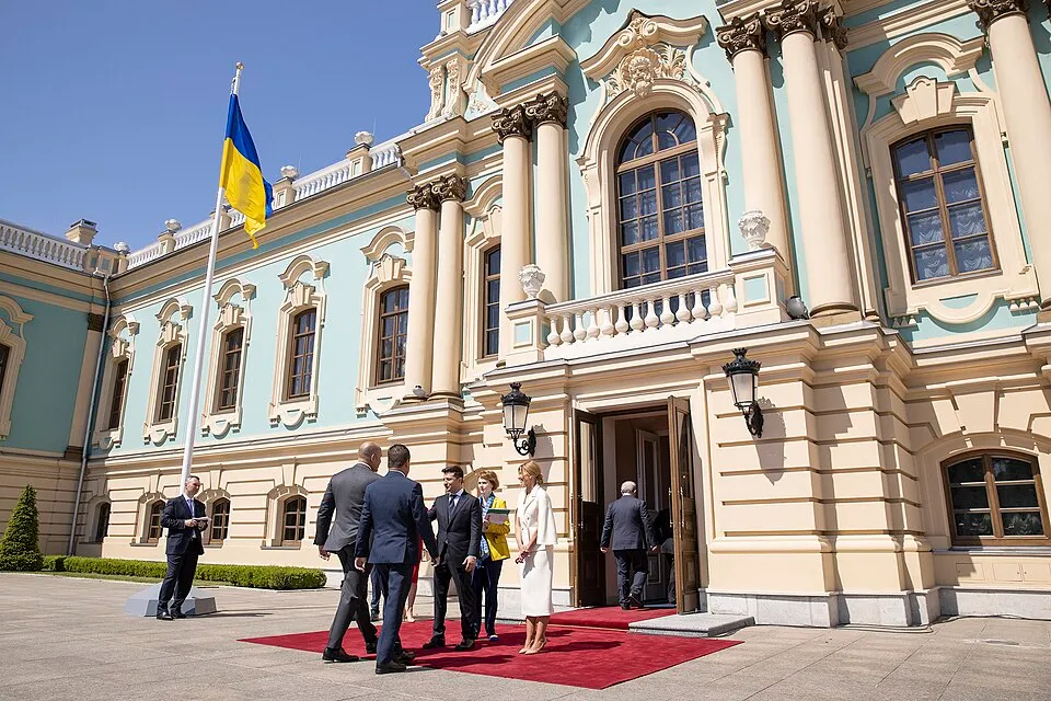Zelenski oprește loviturile aeriene cât timp oamenii lui Trump sunt la Moscova