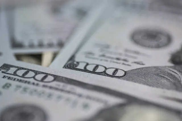 Bancnote de 100 de dolari americani, fotografiate de aproape