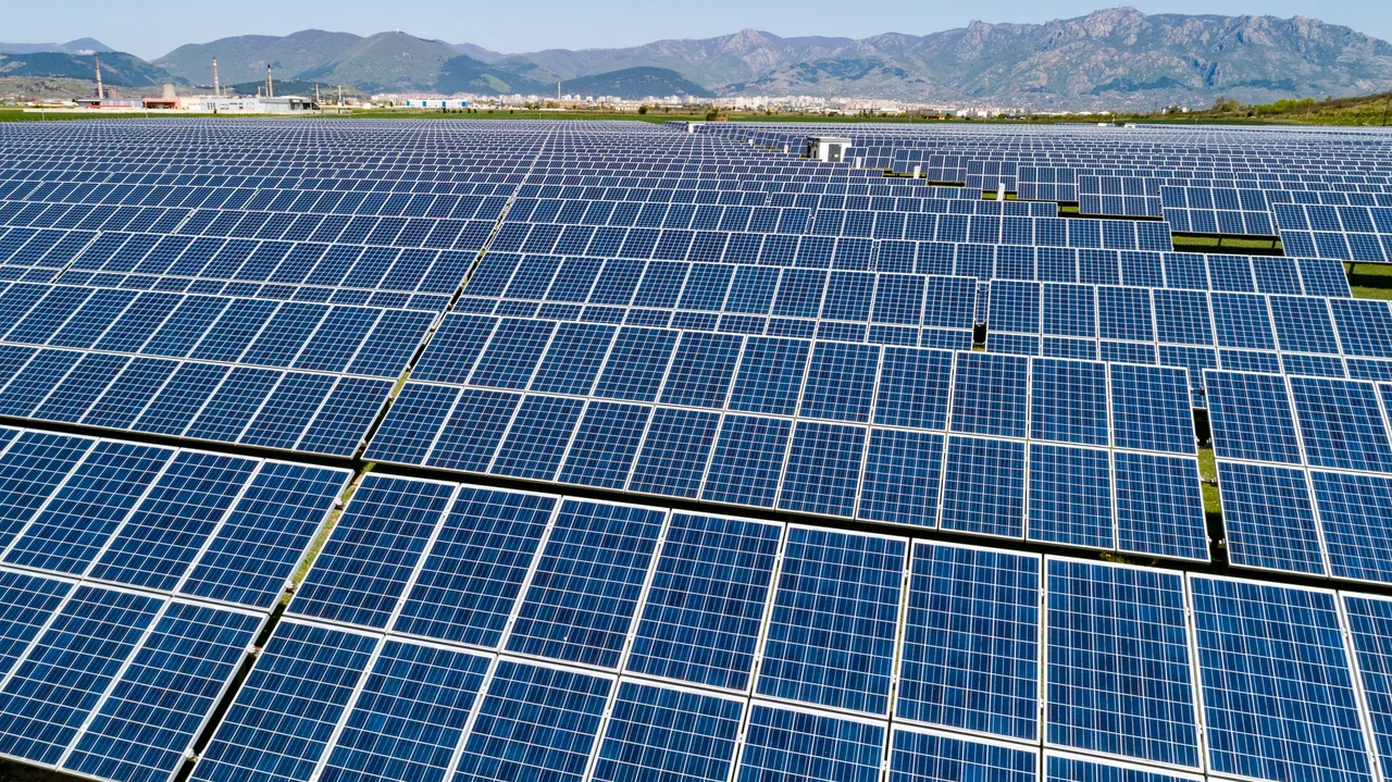 Cel mai mare parc solar din UE se construiește în Arad