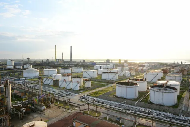 Petromidia își face curent singură: 9,4 MW de panouri în rafinărie