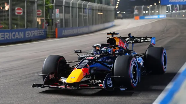 Verstappen, pole 50 la Singapore după ce a câștigat și sprintul