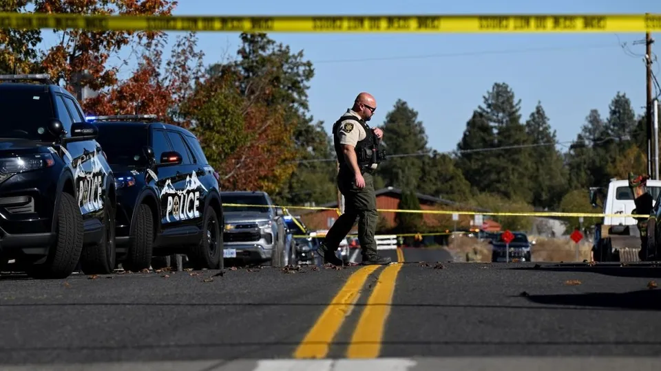 Trei copii și un profesor, uciși la o școală din Oregon