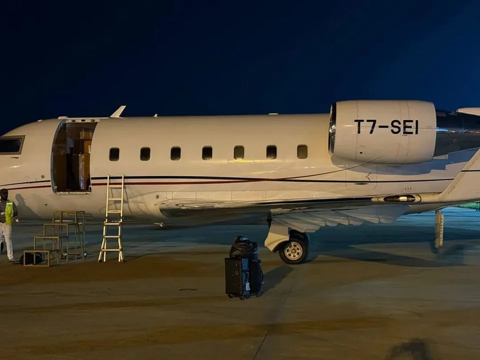 Pilot strigă „Mayday” după ce avionul își pierde ușa în zbor