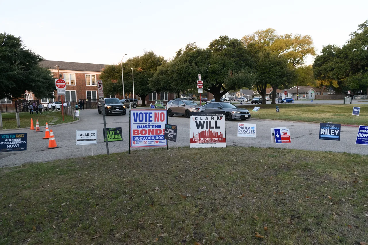 Trump sperie Texasul cu exemplul Franței