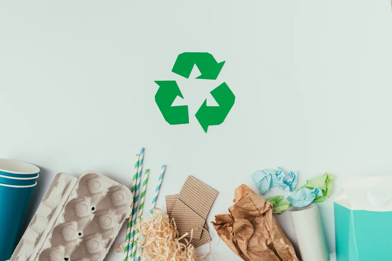 Paiele de hârtie, de 6 ori mai toxice decât cele din plastic, arată un studiu