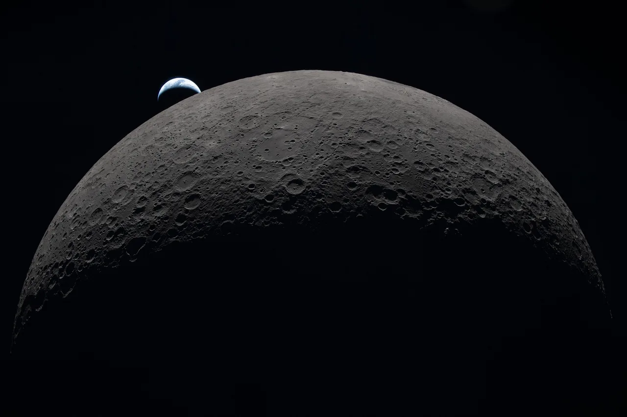 Musk și Bezos, pe drumuri diferite spre Lună: NASA schimbă planul